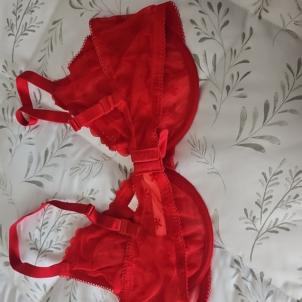 Victoria Secret Bra - Picture 2 of 3